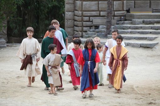 A Sordevolo, in provincia di Biella, i bambini alla Passione con il biglietto donato dalla Fondazione CRB