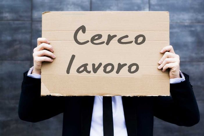 Lavoro: basta fabbrica, ormai assume solo il terziario. Ma mancano la formazione e l'esperienza necessarie