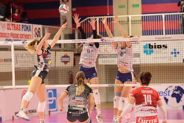 Una immagine del match disputato all'andata (foto sito Legavolleyfemminile) Una immagine del match disputato all'andata (foto sito Legavolleyfemminile)