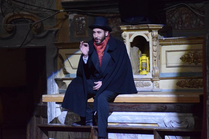 Di Stefano durante uno dei suoi spettacoli - foto da profilo FB Di Stefano durante uno dei suoi spettacoli - foto da profilo FB