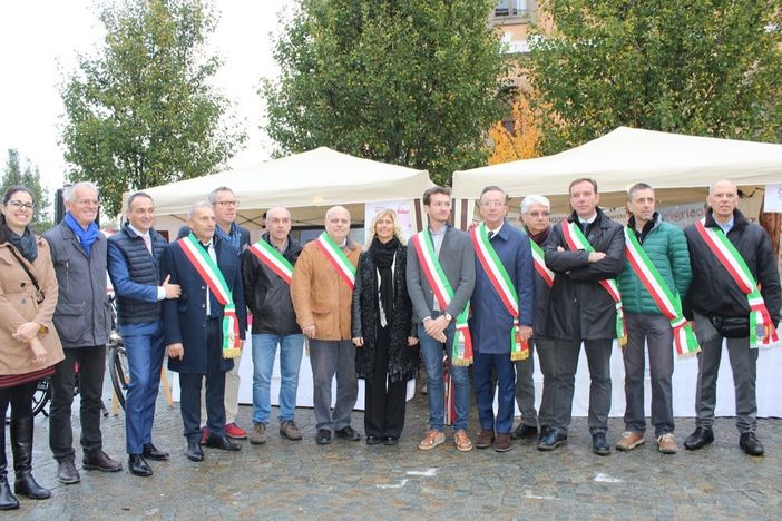 I sindaci di Octavia in piazza con Maurizio Marello e l'eurodeputato Alberto Cirio