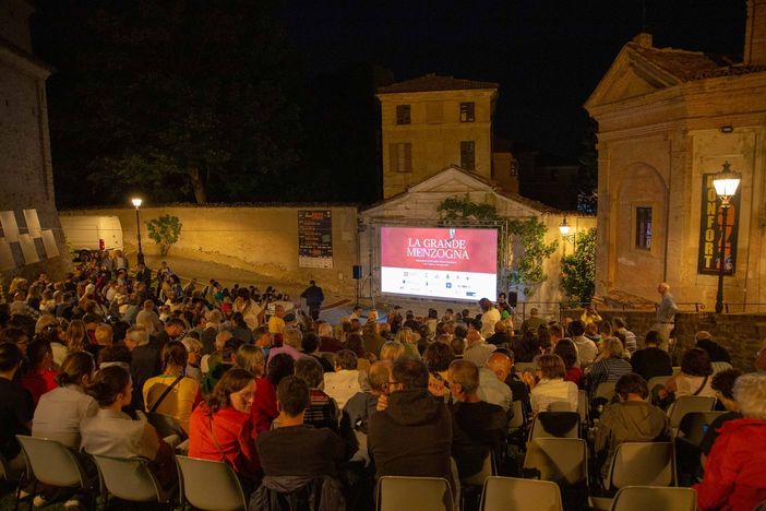 Torna nelle Langhe il festival più “falso” d’Europa Torna nelle Langhe il festival più “falso” d’Europa