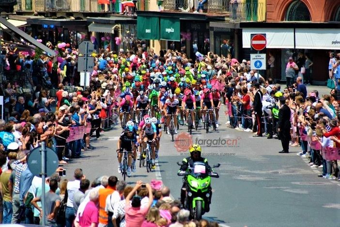 Il Giro d'Italia transita a Saluzzo, nel 2016