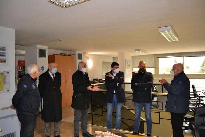 Vaccinazione degli over 70 a Fossano: perché solo 3 medici nella sede della Protezione Civile?