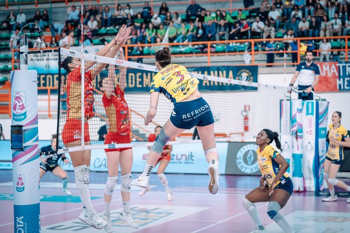 Un attacco dell'ex pumina Alessia Populini (foto sito legavolleyfemminile) Un attacco dell'ex pumina Alessia Populini (foto sito legavolleyfemminile)