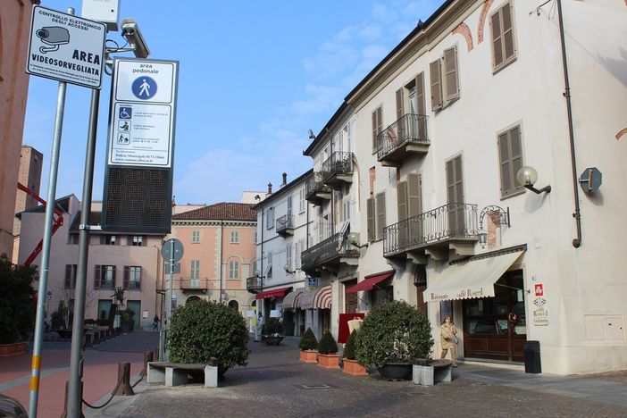 Attivi 24 ore su 24 i varchi elettronici in via Cavour e piazza Rossetti ad Alba
