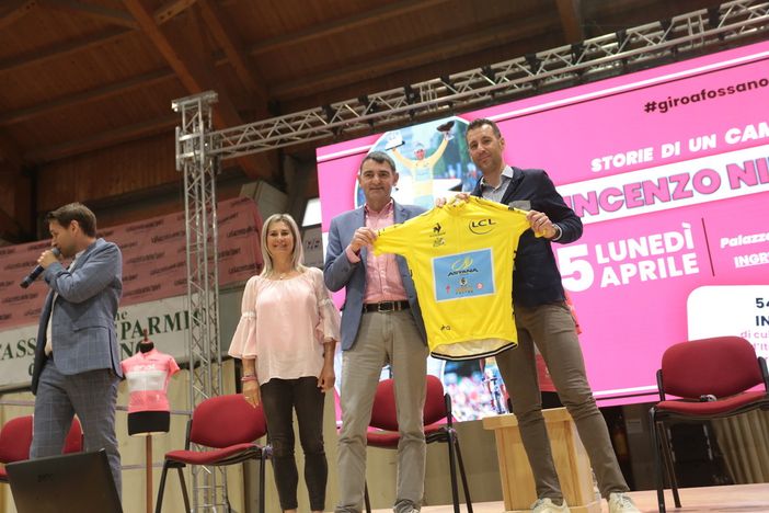 L’insegnamento dello ‘squalo’ Nibali ai giovani fossanesi: “Inseguite i vostri sogni e imparate a rialzarvi” [FOTO E VIDEO]