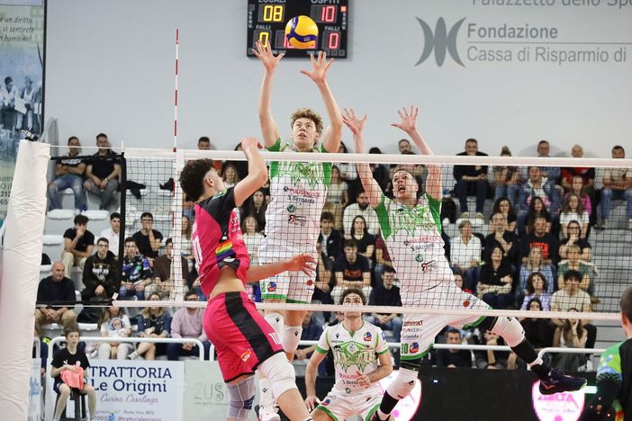 Porto Viro si dimostra bestia nera di Cuneo e vince anche la prima sfida dei Quarti di Coppa Italia (Foto: Delta Volley) Porto Viro si dimostra bestia nera di Cuneo e vince anche la prima sfida dei Quarti di Coppa Italia (Foto: Delta Volley)