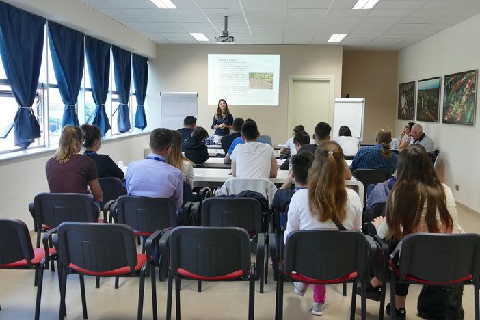 Per un mese hanno vissuto la quotidianità di 5 grandi aziende della Granda: la straordinaria esperienza di 35 studenti cuneesi