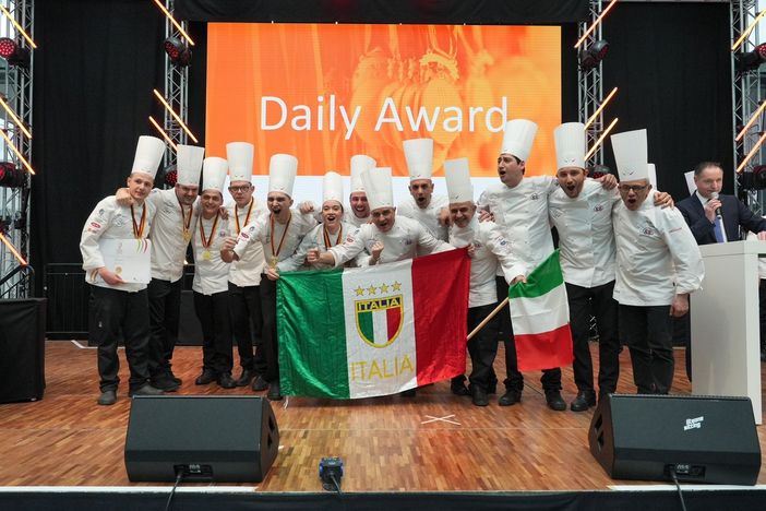 Il giovane chef cuneese Andrea Serale nel team della nazionale italiana, oro alle Olimpiadi di Cucina a Stoccarda Il giovane chef cuneese Andrea Serale nel team della nazionale italiana, oro alle Olimpiadi di Cucina a Stoccarda