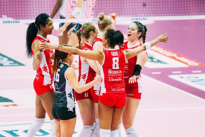 UBI Banca match sponsor della Bosca S.Bernardo Cuneo per l’esordio ai playoff nel Pala UBI Banca UBI Banca match sponsor della Bosca S.Bernardo Cuneo per l’esordio ai playoff nel Pala UBI Banca