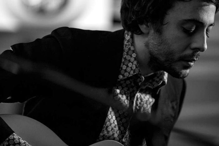 Il cantautore Alberto Bianco Il cantautore Alberto Bianco