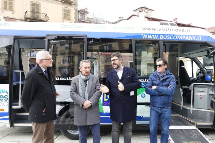 Saluzzo, presentazione del nuovo bus navetta Euro 6: Francesco Balocco, Clemente Galleano, Mauro Calderoni Gian Marco Pellegrino