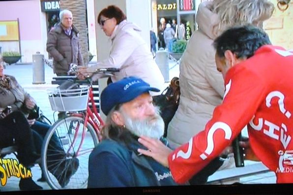 Marc a Follonica rintracciato dalle telecamere di Striscia La Notizia