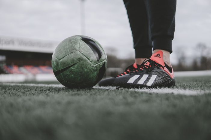 Partita di calcio al crepuscolo ai tempi del Coronavirus: multati alcuni giovani di Mondovì