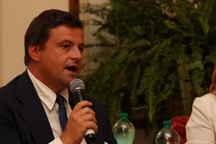 Carlo Calenda ospite alla Fondazione Mirafiore con una lectio magistralis sulla crisi dell'Occidente Carlo Calenda ospite alla Fondazione Mirafiore con una lectio magistralis sulla crisi dell'Occidente