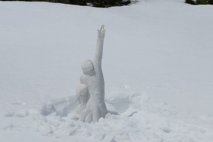 Madonna della Bandia, ricollocato sulla statua il braccio che punta verso il cielo [FOTO]