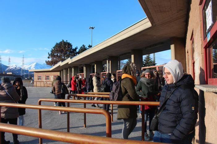 In mille per cinque posti da infermiere: da tutta Italia a Cuneo con il sogno del posto fisso (VIDEO)