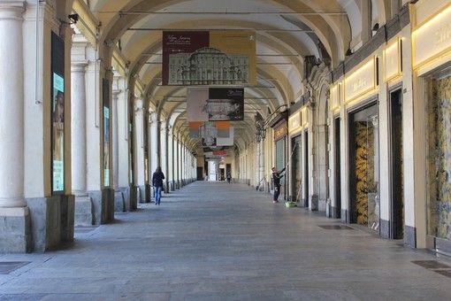 L’allarme di Confesercenti: “La pandemia fa crollare i consumi dei piemontesi: 5.000 euro in meno a famiglia nel 2020”