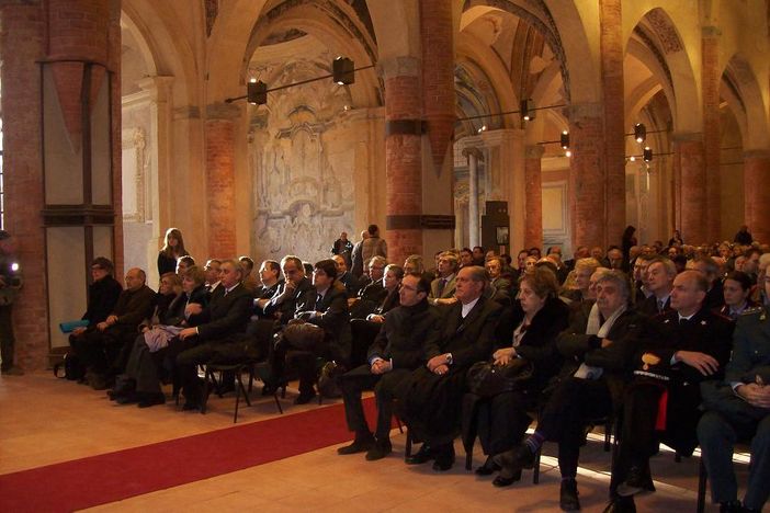 Lo schieramento delle autorità all'inaugurazione del 3 dicembre 2011