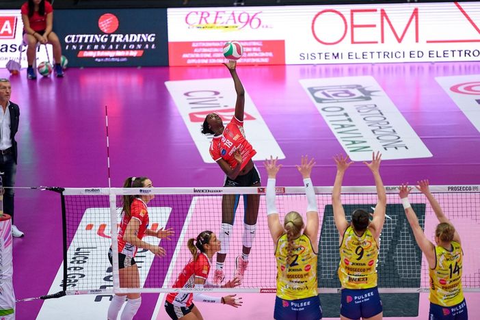 La giovane Bintu Diop è stata la più continua tra le cuneesi nella brutta partita delle Gatte a Conegliano (Foto Danilo Ninotto) La giovane Bintu Diop è stata la più continua tra le cuneesi nella brutta partita delle Gatte a Conegliano (Foto Danilo Ninotto)