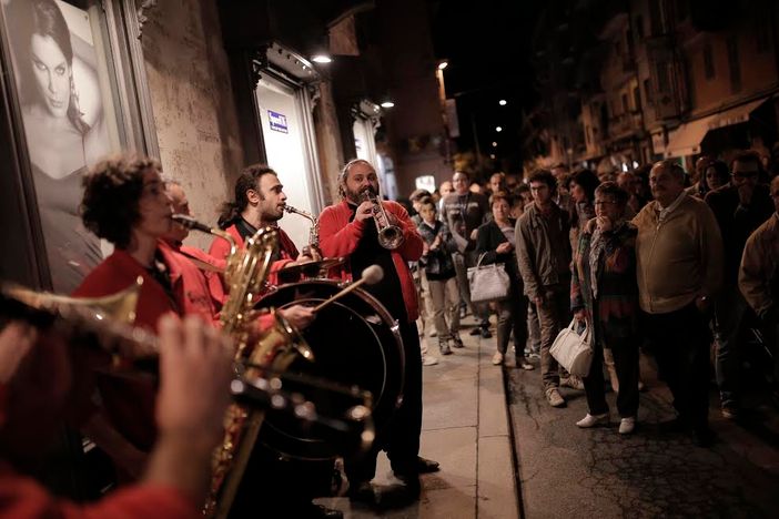 Grande fermento a Saluzzo: domani sera sarà "Notte Rosa" Grande fermento a Saluzzo: domani sera sarà "Notte Rosa"
