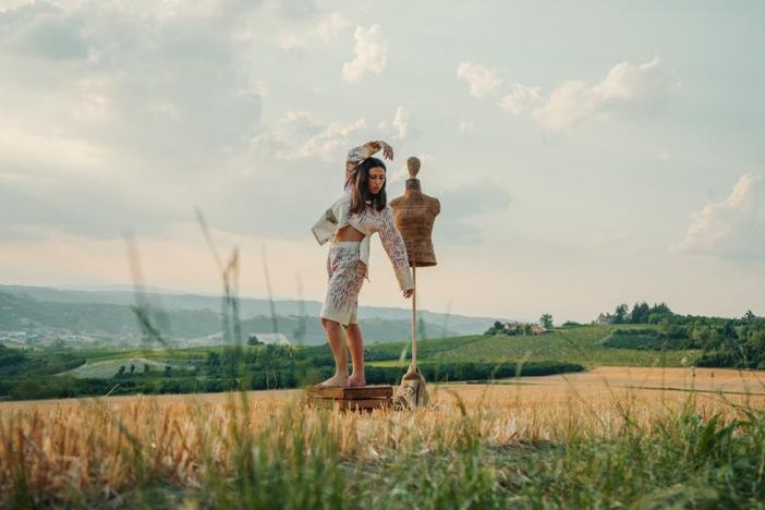 Bra, con la mostra "Fili&amp; Trame" la moda diventa "occasione per esprimere sé stessi"