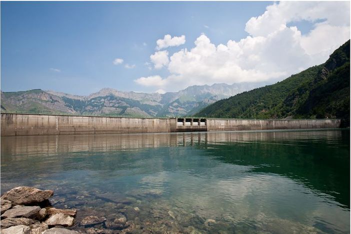 Ad Entracque verifiche sulla diga: si procede con il parziale svuotamento del bacino