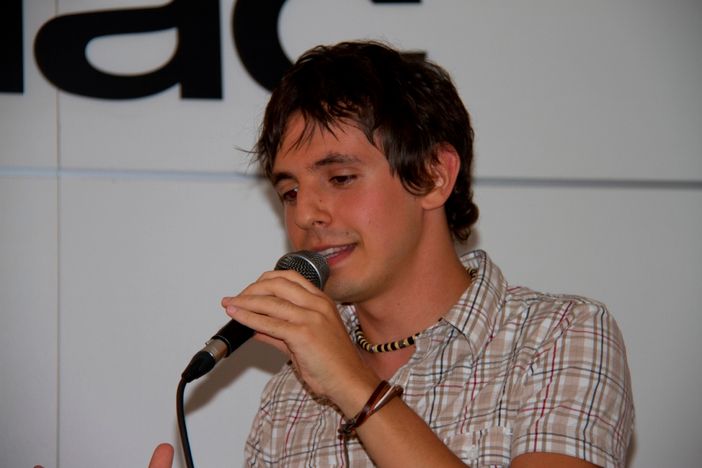 In foto Riccardo Polidoro ieri alla FNAC di Grugliasco (TO)