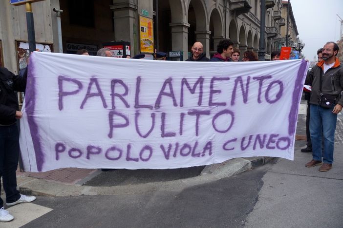 Lo striscione di protesta