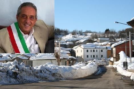 Nel riquadro, il sindaco Gino Moretti