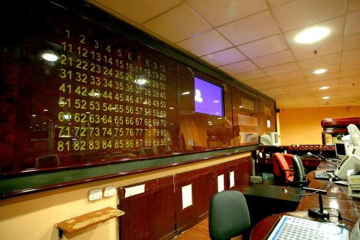 Incendio all'impianto di condizionamento della Sala Bingo di Bra: nessun ferito Incendio all'impianto di condizionamento della Sala Bingo di Bra: nessun ferito