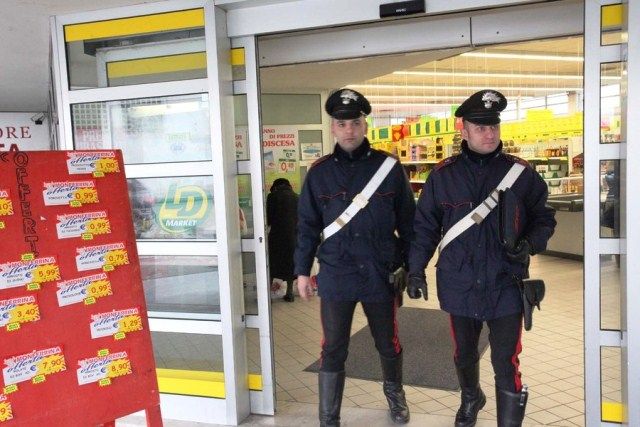 Sempre più casi di taccheggio nei supermercati: 5 denunce per furto aggravato ad Alba Sempre più casi di taccheggio nei supermercati: 5 denunce per furto aggravato ad Alba