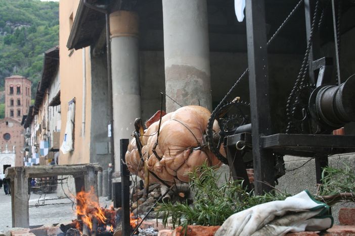 Revello Maggio Castello 2010