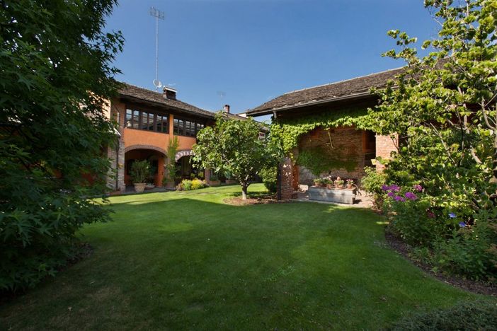 BovesLetteraria quest'anno si svolgerà nel giardino del b&B La Casa Arancione BovesLetteraria quest'anno si svolgerà nel giardino del b&B La Casa Arancione