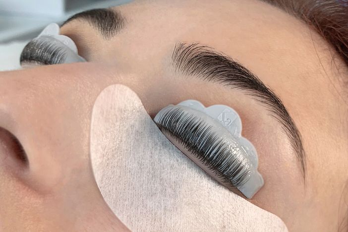 Effetto laminazione ciglia: quanto dura e come si ottiene Effetto laminazione ciglia: quanto dura e come si ottiene