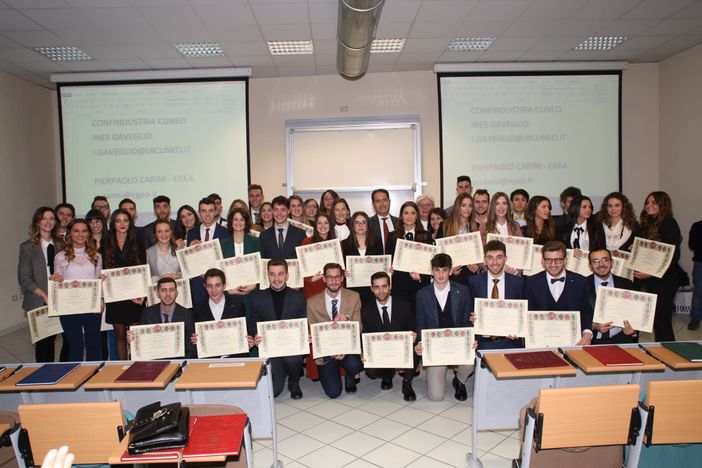 43 neo dottori al Campus di Management ed Economia a Cuneo: 9 con laurea binazionale