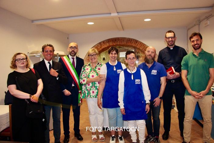 Inaugurata a Mondovì Piazza la lavanderia inclusiva "Senza macchia" [FOTO E VIDEO]