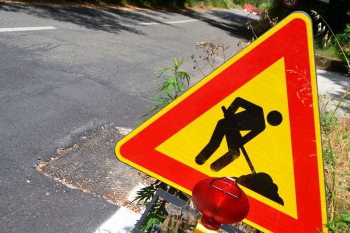 Cuneo, chiude l'uscita di via Rocca de' Baldi su via Savona