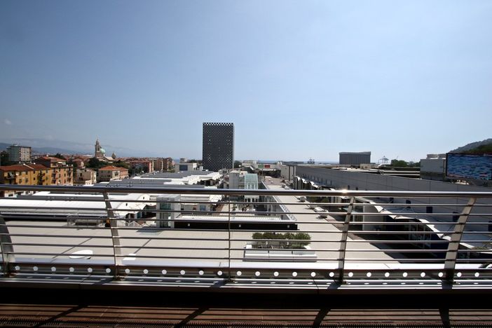 Mannequine Challenge: la moda che impazza sul web arriva a Vado Ligure grazie a Molo 8.44 Mannequine Challenge: la moda che impazza sul web arriva a Vado Ligure grazie a Molo 8.44