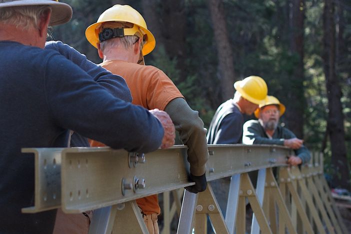 “Mentii sull’infortunio per continuare a lavorare, ma fui licenziato lo stesso”: a processo il datore di lavoro e il committente
