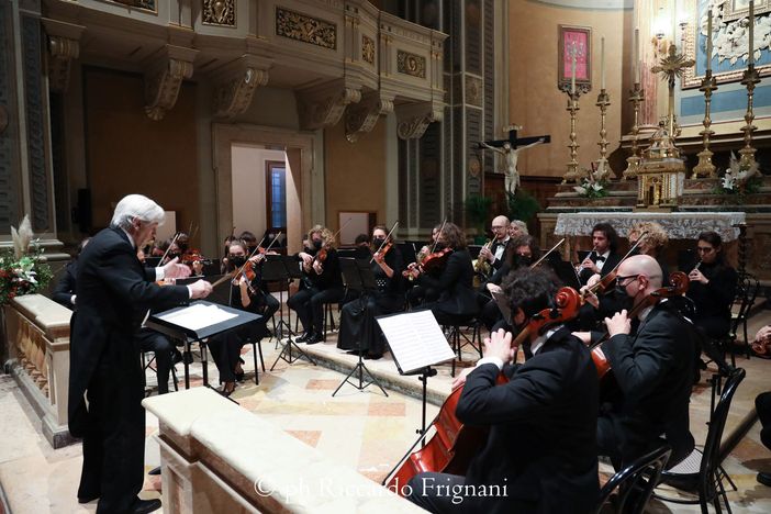 L'orchestra FFm classica in trasferta a Cento per l’Associazione Alessio