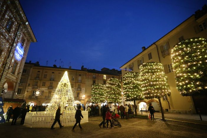 La magia delle luci danzanti animerà il Natale di Cuneo fino all'Epifania