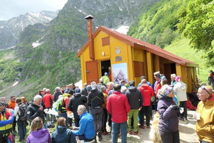 Ampia partecipazione alla cerimonia alla Capanna sociale Barbero a Sant'Anna di Valdieri