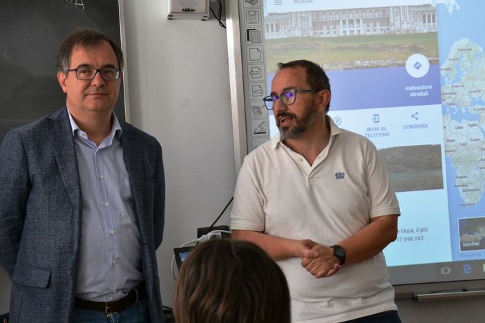 Il sindaco Marco Gallo e il dirigente del'Istituto comprensivo "Carducci" di Busca, Davide Martini