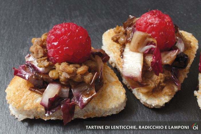 I mercoledì Veg di Ortofruit: oggi prepariamo le tartine di lenticchie, radicchio e lamponi I mercoledì Veg di Ortofruit: oggi prepariamo le tartine di lenticchie, radicchio e lamponi