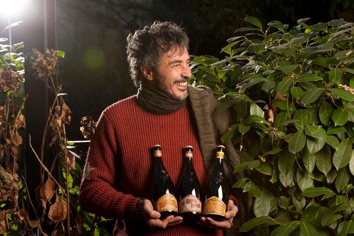 Teo Musso con la nuova birra Zucca (foto Tino Gerbaldo)