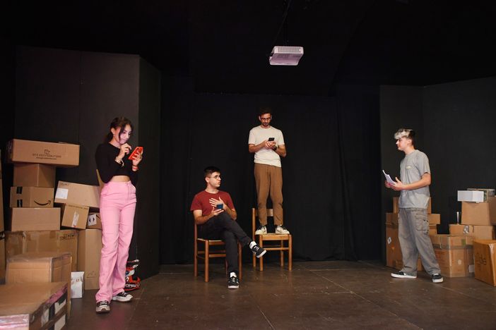 Gli studenti del "Denina Pellico Rivoira" in scena tra social e temi di attulità
