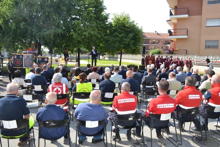 Nell'immagine d'archivio una passata premiazione dei gruppi di protezione civile cittadini