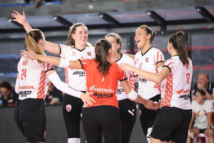 Volley femminile: Honda Olivero Cuneo d’assalto, vinta la Clai Cup Volley femminile: Honda Olivero Cuneo d’assalto, vinta la Clai Cup